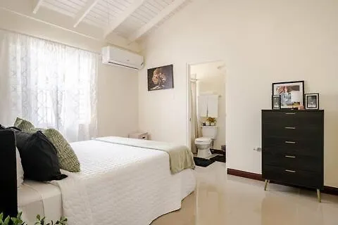 Bellarose At Colbeck ,Gated With Pool, Stylishly Modern Villa Old Harbour